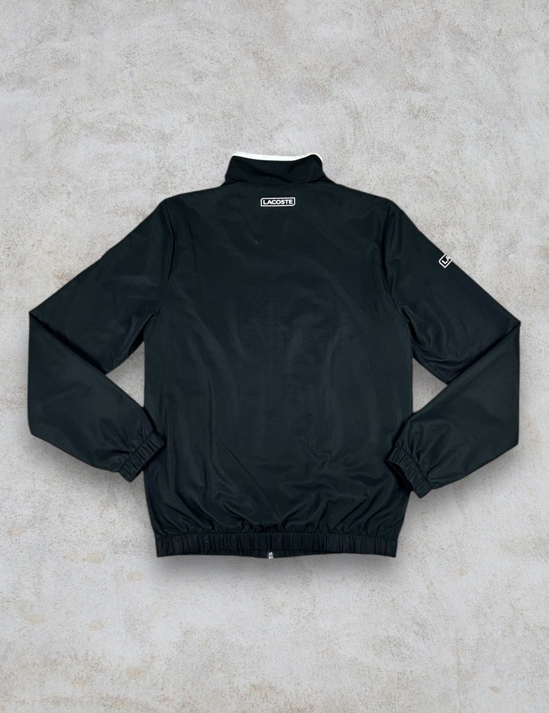 Lacostejackeschwarzraphy1.jpg